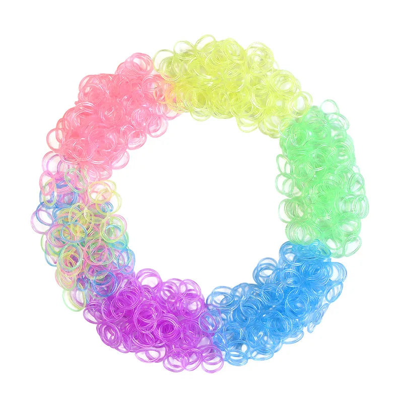 Buntes Set aus DIY-Gummiloom-Armbändern in verschiedenen Farben wie Pink, Gelb, Grün und Blau.