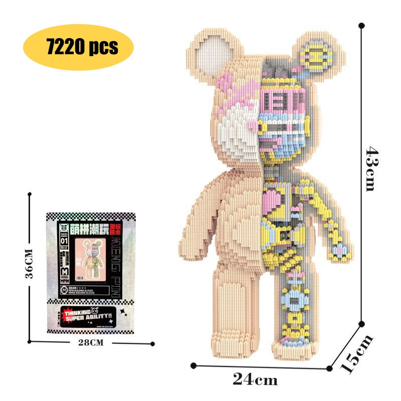 Niedliche Bärenfigur aus Holzbausteinen in rosa und gelber Farbe.