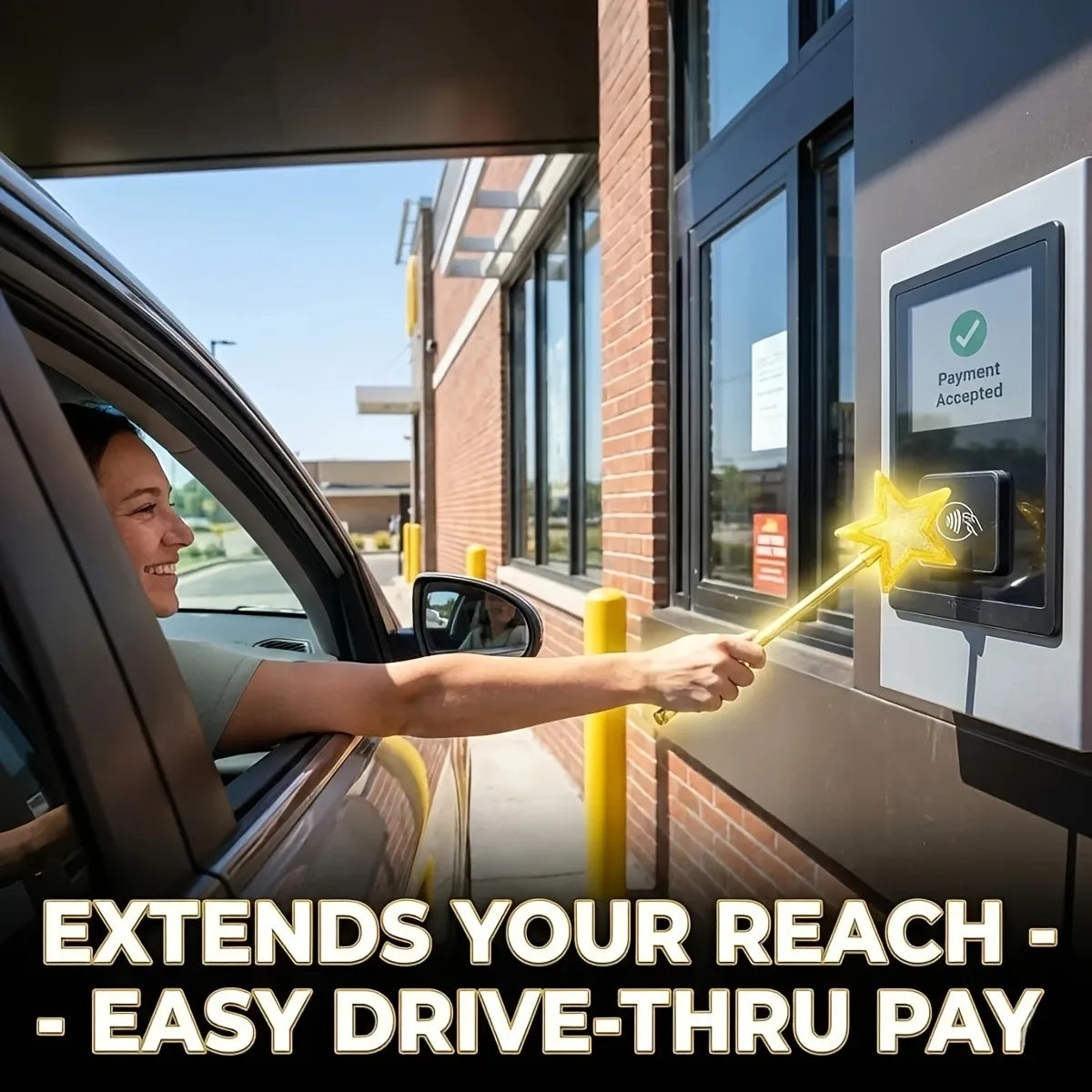 Une femme dans une voiture utilise un support de carte sans contact pour payer à une vitrine.