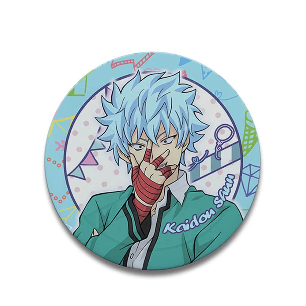 Anime tinplate badge pin featuring Saiki Kusuo and Teruhashi Kokomi cosplay characters