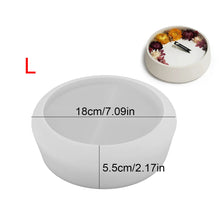 A white silicone mold with dimensions 18cm/7.09in and 5.5cm/2.17in is shown next to a small decorative item.