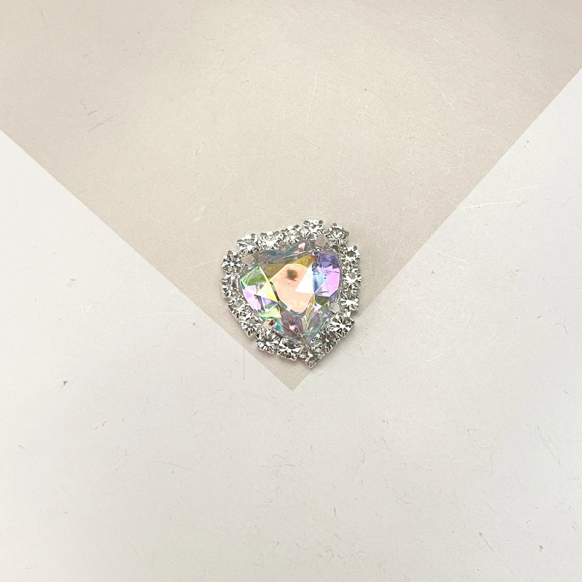 A heart-shaped flatback rhinestone embellishment for DIY crafts.