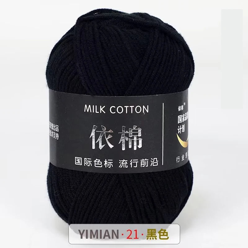 A skein of black milk cotton yarn for knitting and crochet labeled with Chinese text.