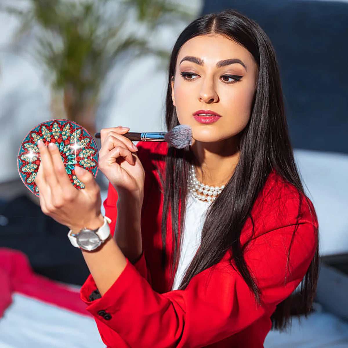 A woman holds a DIY diamond art folding mirror with a leather cover and brush, demonstrating the product.