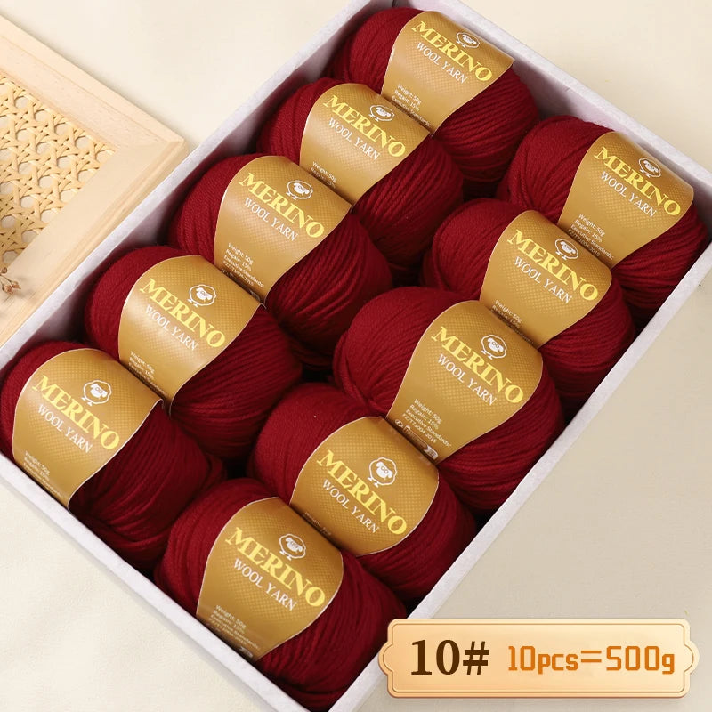 A box filled with ten balls of maroon merino wool yarn for knitting, labeled as 10 pieces totaling 500g.