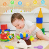 Ein Baby interagiert mit einem weißen sensorischen Igelspielzeug, umgeben von Entwicklungsfähigkeiten-Symbolen.