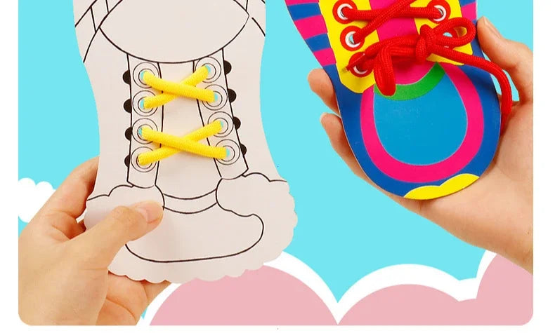 Eine Hand hält eine Papier-Schuhskizze mit Schnürsenkeln und ein buntes Schuh, die Feinmotorik demonstrieren.