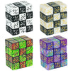 Collection de dés à six faces colorés et variés pour jeux de société.