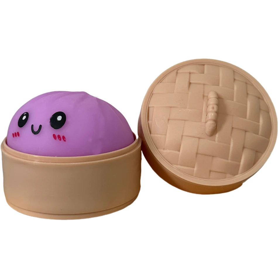 Lila, quetschbare Dumpling-Sensorspielzeug mit passender beige Deckel.