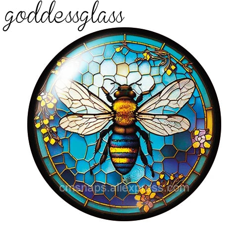 A round glass cabochon featuring a detailed bee design with yellow and black stripes and surrounding floral elements.