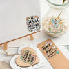 A wooden heart shaped sticker featuring the Spanish Bible verse Nunca te deje desarpar.