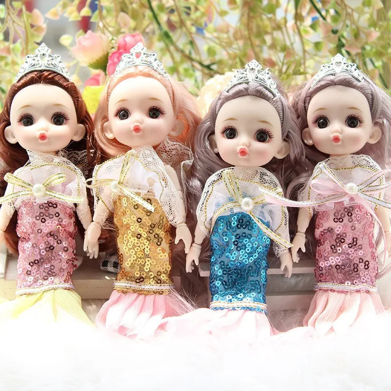 Four 17cm articulated princess dolls with dresses and tiaras are displayed in a soft, light setting.