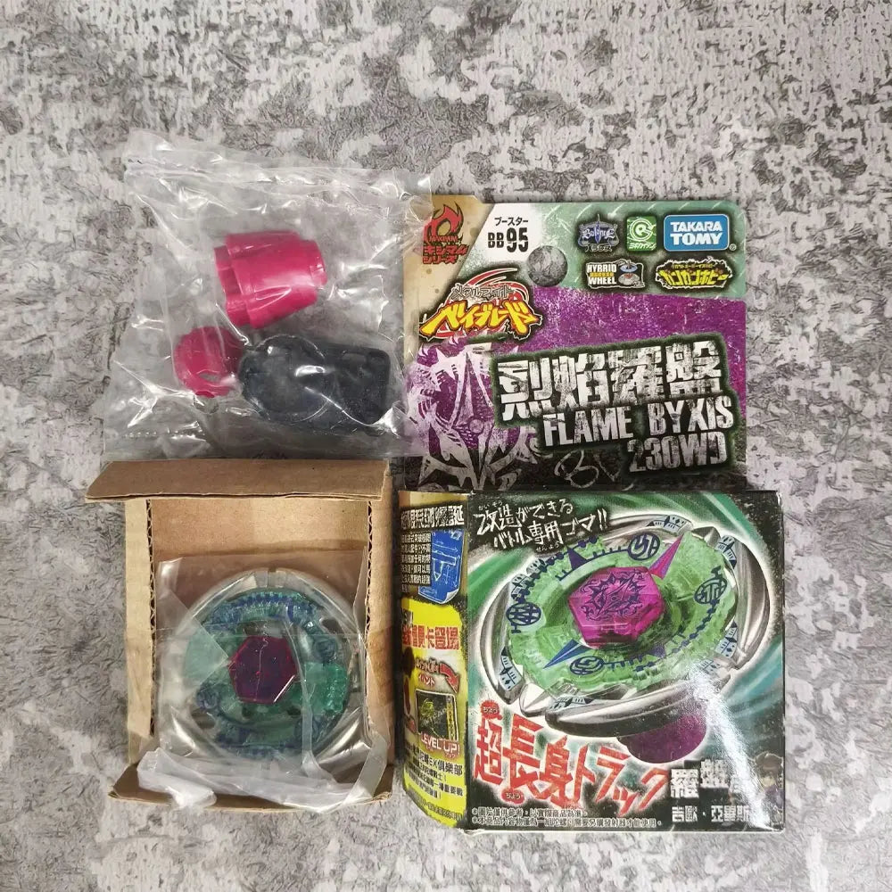 Collection de figurines de combat en métal, incluant une figurine rose et noire, et une figurine emballée avec des accents vi
