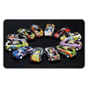 Une collection de dix voitures jouets à ressort et échelle variées, de différentes couleurs et designs de course, disposées e