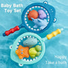Un juego de dos juguetes de baño azules y verde azulada con animales de plástico para el baño del bebé.