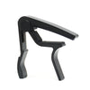 Serre-câble de guitare noir réglable pour instruments acoustiques et électriques.