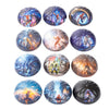 Eine Sammlung von zwölf glänzenden, sphärischen Blindbox-Squishy-Spielzeugen mit verschiedenen Superheldenfiguren und kosmisc