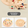 Jeu de mémoire en bois avec des pièces colorées sur un plateau rose pâle.