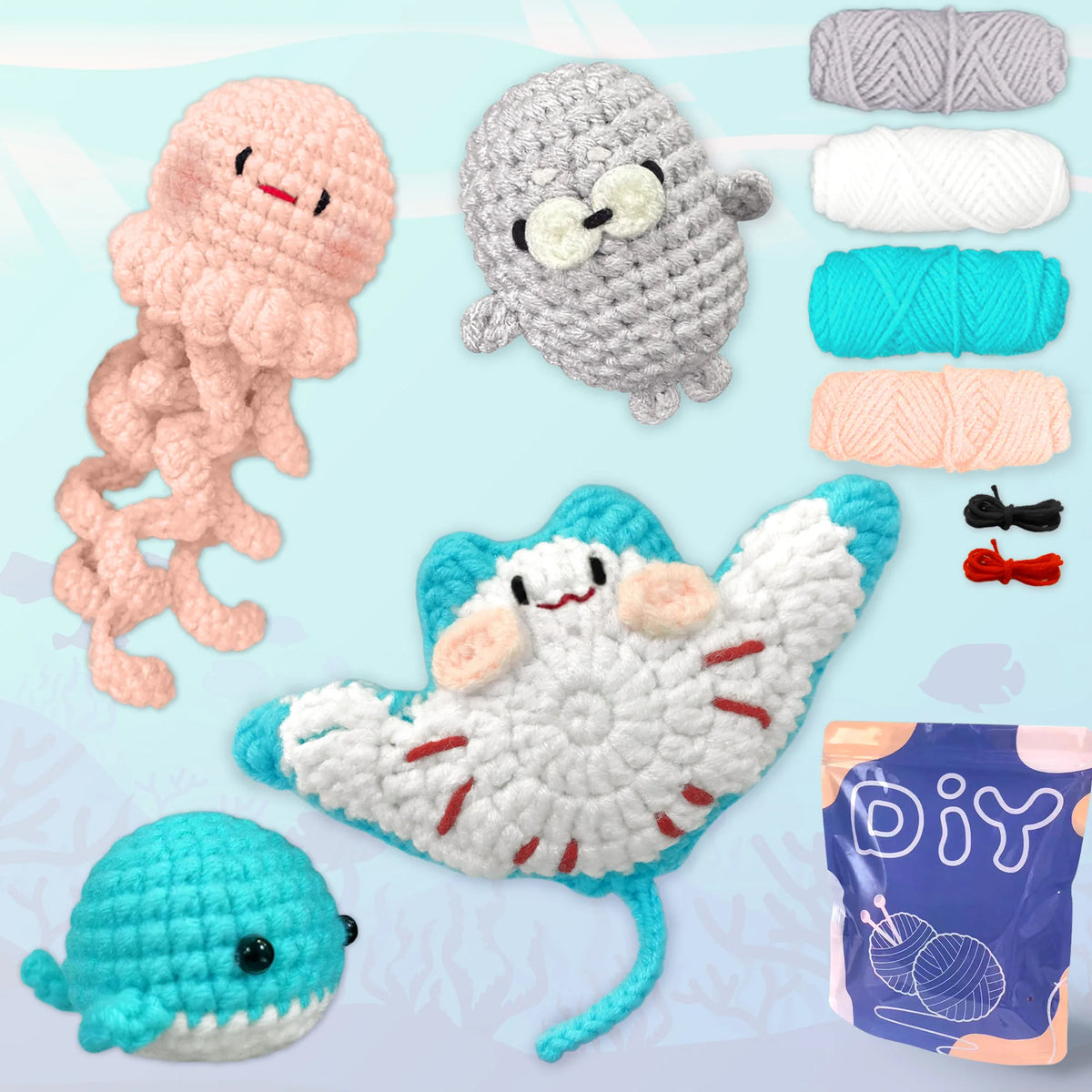 Collection de fils à crocheter et d'animaux amigurumi finis, dont un dinosaure rose, un monstre gris, une créature bleu clair