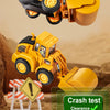 Modèle de véhicule de construction en métal jaune effectuant un essai de sécurité.