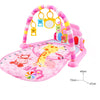 Pinkes Musik-Aktivitätsgym für Babys mit bunten, hängenden Spielzeugen und Giraffen-Design.