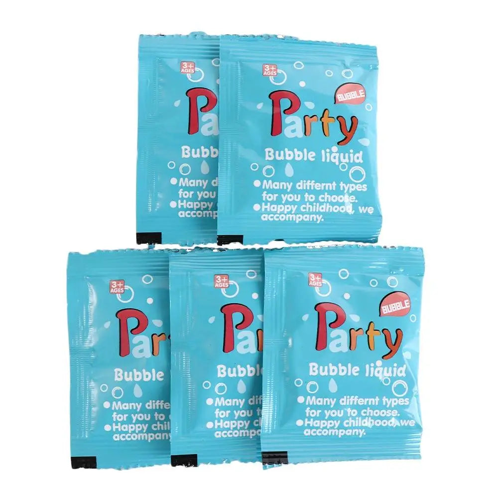 Un pack de savon liquide à bulles bleu pour kit de fête