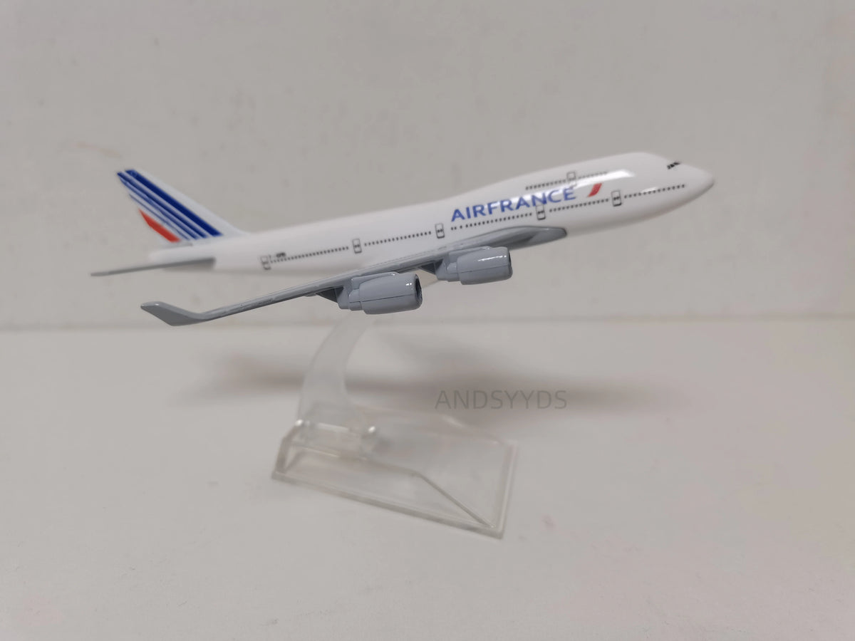Diecast Metal Boeing Aircraft Model – 16 cm Collectible Display Piece