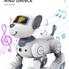Un chien robot blanc avec un viseur transparent et des notes de musique bleues flottantes.