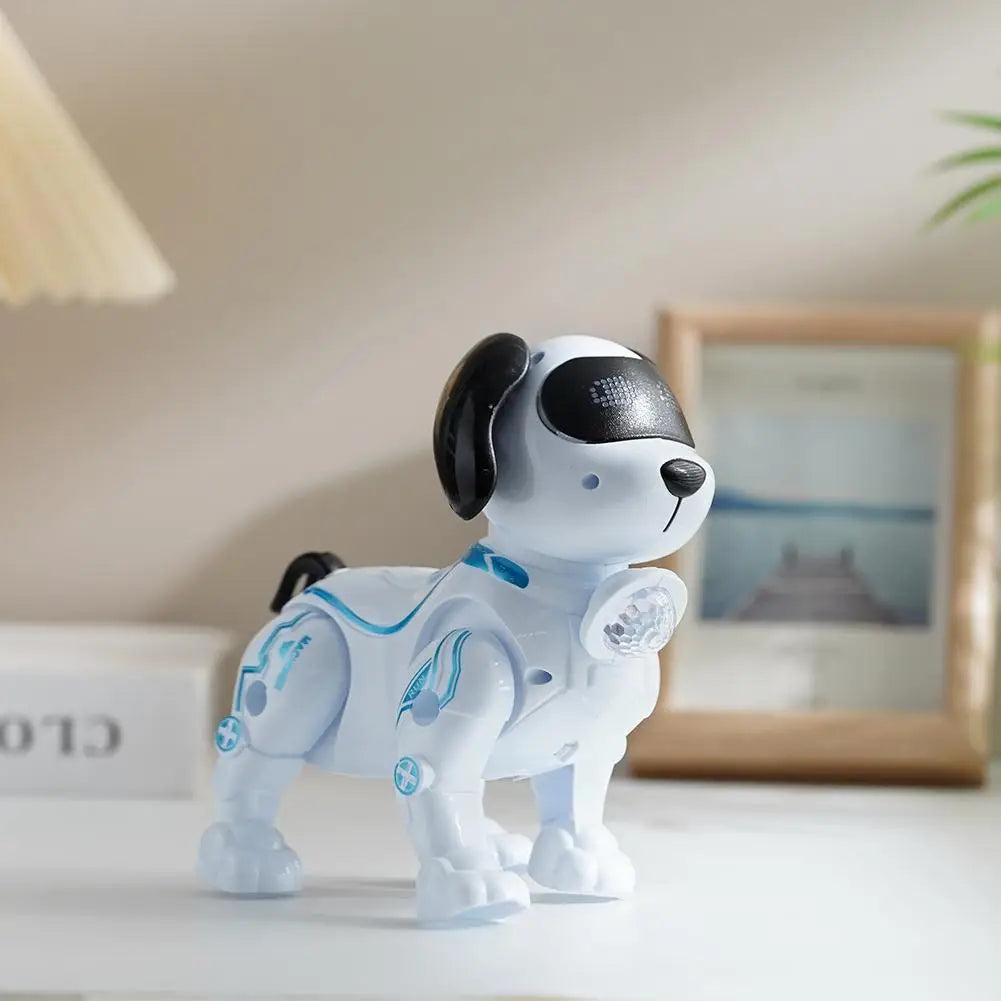 Un robot animal interactif blanc avec des oreilles noires et des accents bleus, assis sur une surface blanche.