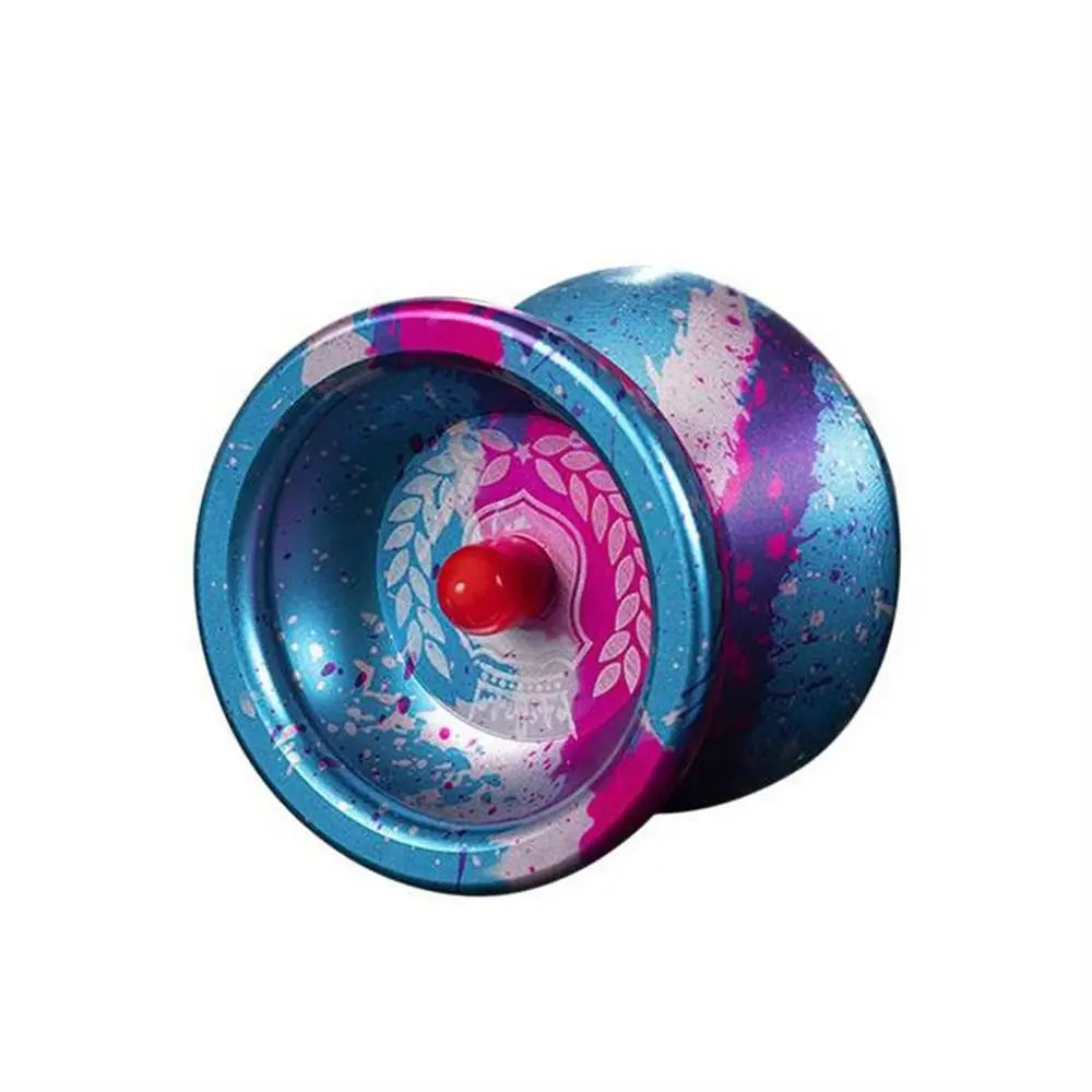 Gros plan d'un yo-yo en aluminium bleu et rose haute performance avec des billes.