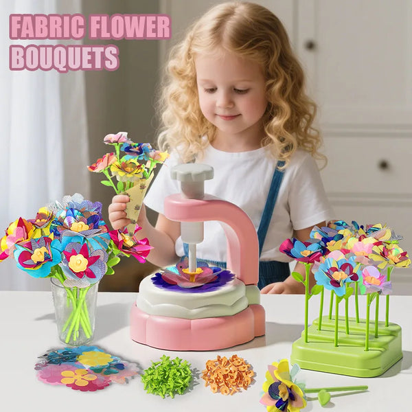 En ung pige holder et pink blomsterbuket-sæt af stof med farverige blomster og grønne plantedele.