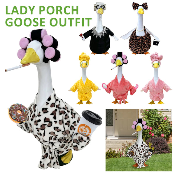 Verkleidungen für eine dekorative Gänsefigur mit verschiedenen Accessoires und Kleidungsstücken