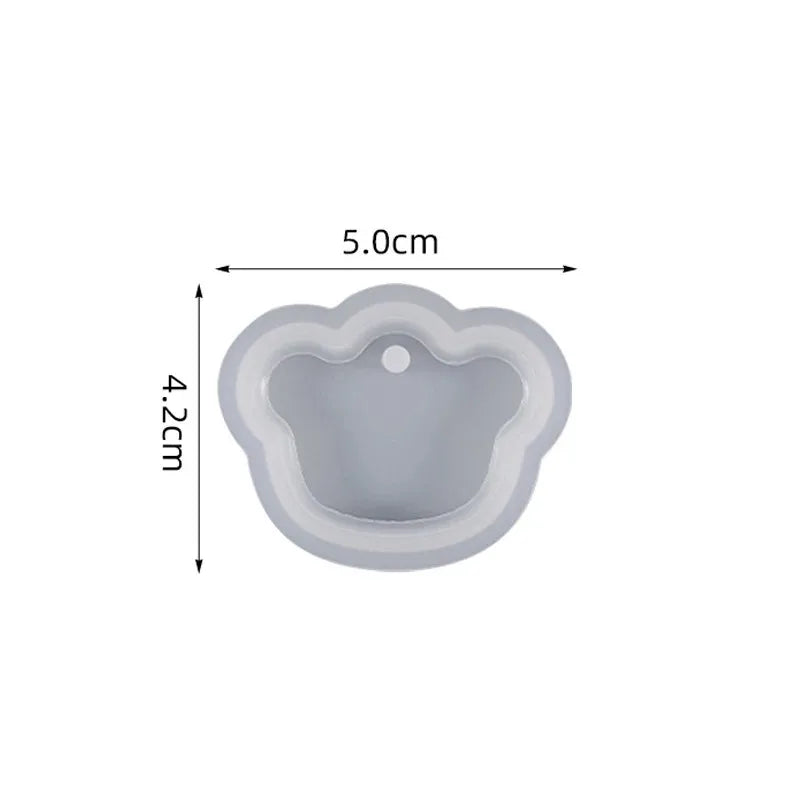 A light gray heart-shaped silicone mold for resin jewelry making, measuring 5.0cm by 4.2cm.
