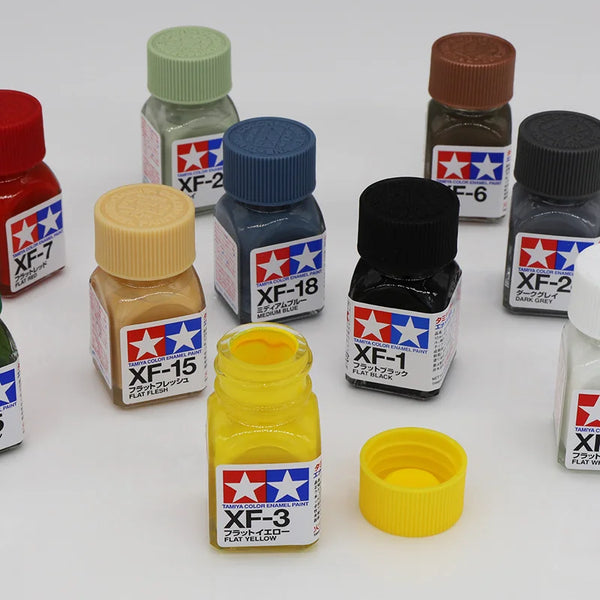Conjunto de pinturas esmaltadas Tampiya Color XF-7 a XF-18 en varios botes y tapas.