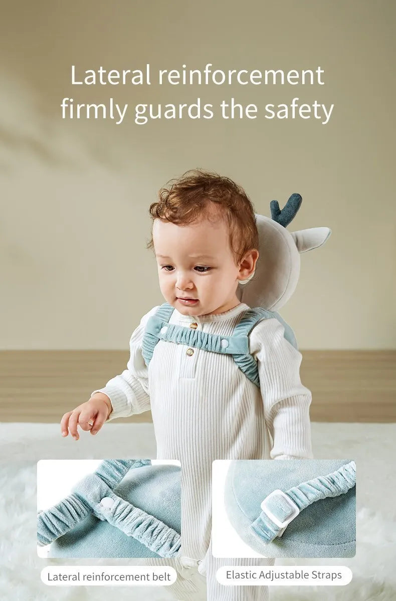A baby wearing a white outfit with blue lateral reinforcement straps, demonstrating the safety of the product.