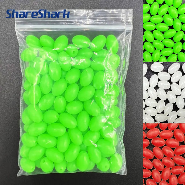 Klares Plastikbeutel gefüllt mit leuchtend limettengrünen Fangspielperlen für Meeres- und Flussköder.