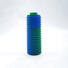 Rouleau sensoriel tactile bleu vif avec cap vert, conçu pour soulager le stress.