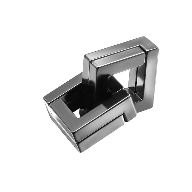 Silbermetall-Brainteaser-Puzzle oder Verriegelungsmechanismus.