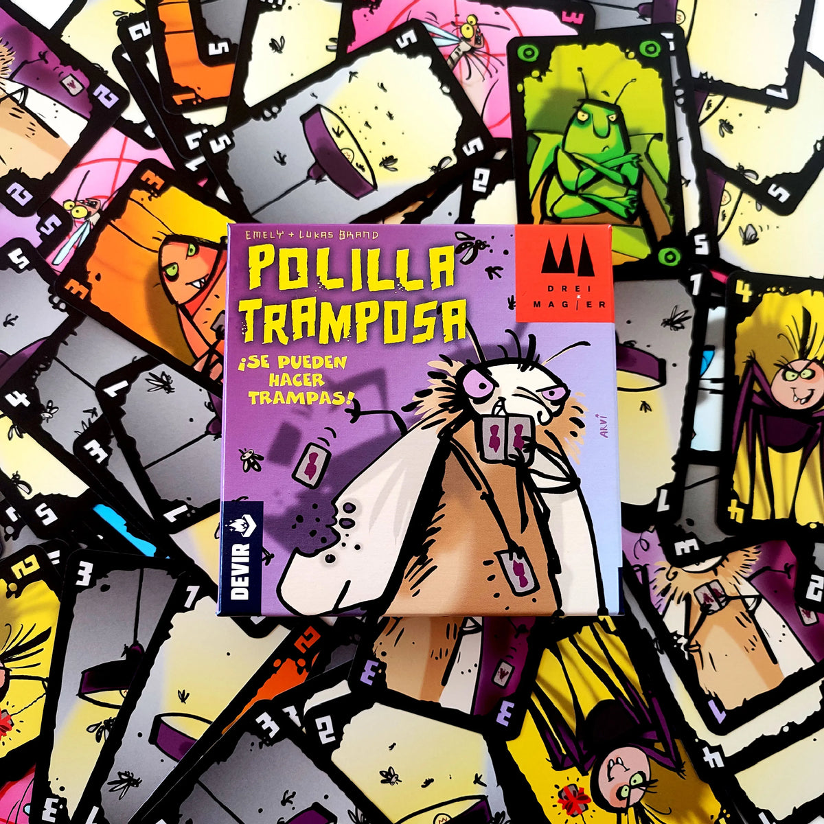 A box of the Polilla Tramposa card game featuring colorful illustrations and text.