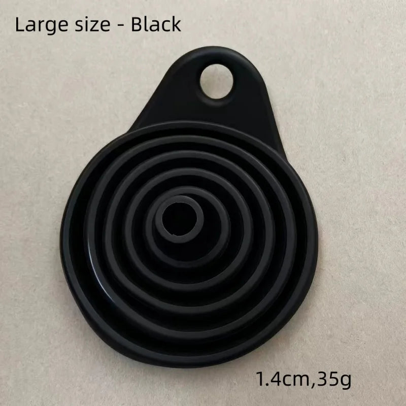 Large size black silicone funnel with concentric rings, measuring 1.4cm and weighing 35g.