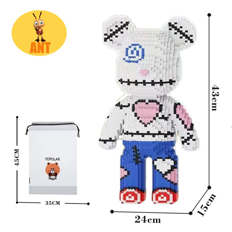 Weiße Bären-Bausteinfigur mit schwarzen Akzenten und blauen Hosen, neben einer Verpackungsbox.