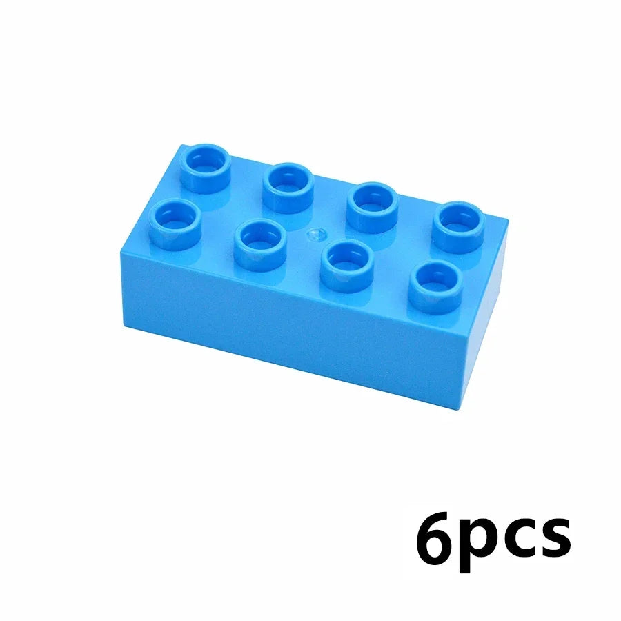 Un bloc de construction rectangulaire bleu avec six trous ronds sur le dessus, montrant six pièces.