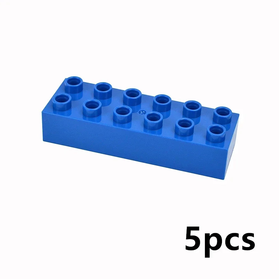 Une rangée de cinq blocs bleus avec des trous ronds, étiquetés comme 5 pièces.