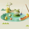 Un set de juguetes para juego de fregadero de cocina eléctrico con varias figuras de animales y una función de agua corriendo