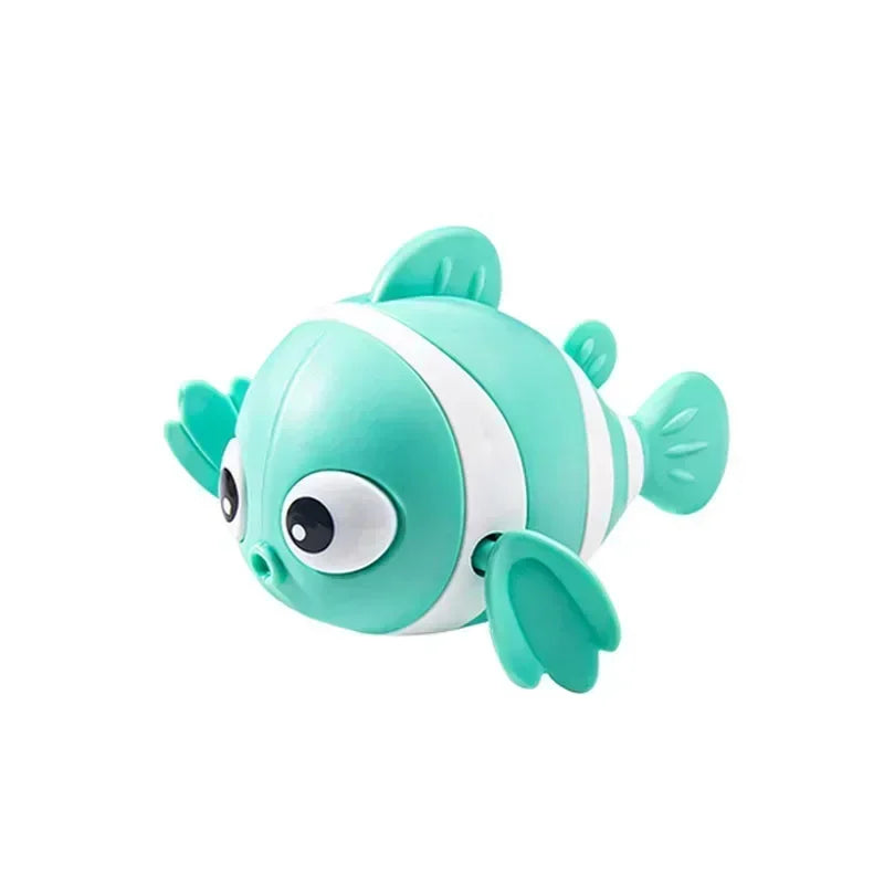 Niedliches, hellgrünes und weißes Uhrwerk-Fischbadspielzeug für Babys.