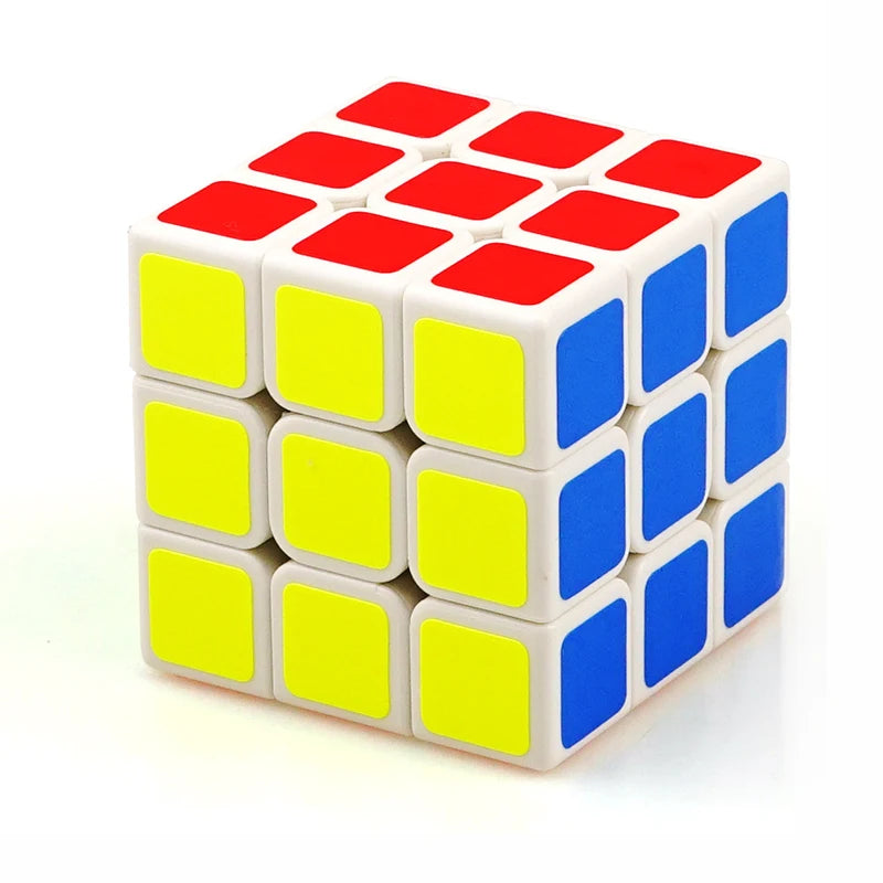 لغز مكعب سحري 3x3 بألوان حمراء وصفراء وزرقاء.
