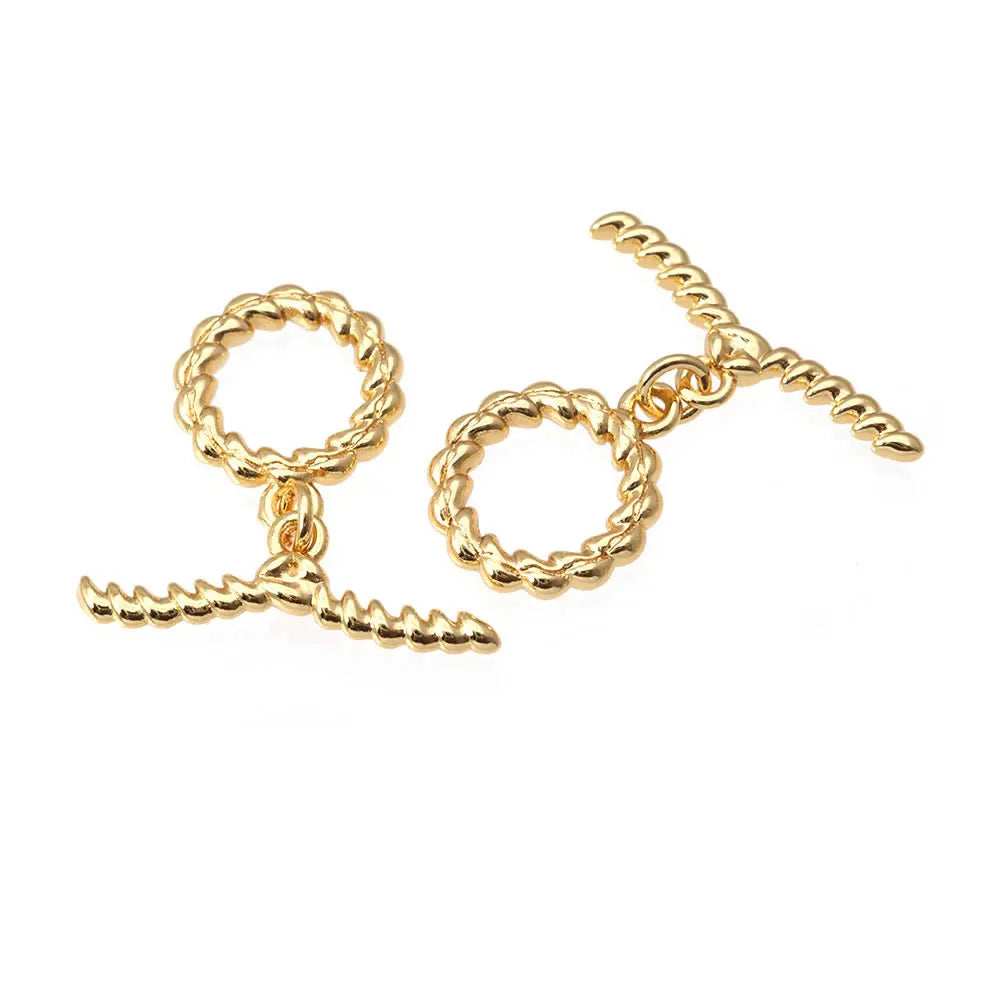 A pair of 18K gold round O-toggle clasps for bracelets and jewelry making.