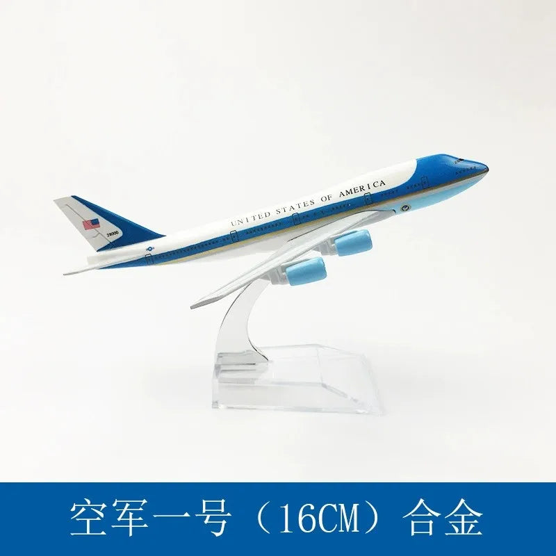 Diecast Metal Boeing Aircraft Model – 16 cm Collectible Display Piece
