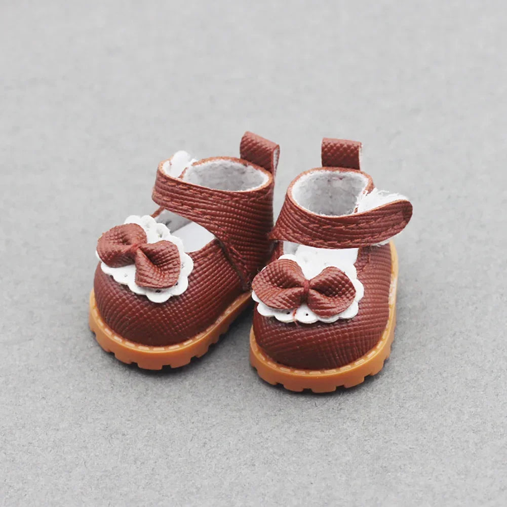 Pair of brown casual sneakers with white fabric bows for 17cm Labubu dolls