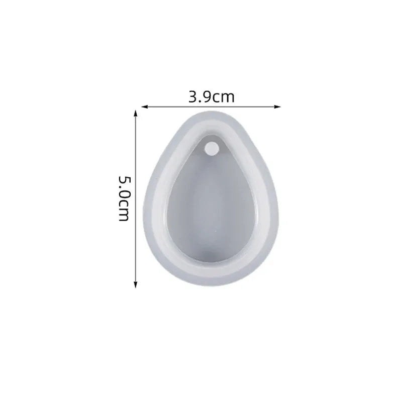 A light gray heart-shaped silicone mold for resin jewelry making, shown with dimensions 3.9cm by 5.0cm.